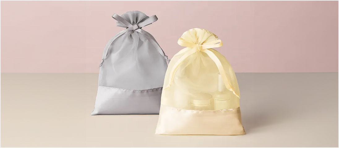 薄いグレーとアイボリーのオーガンジー巾着