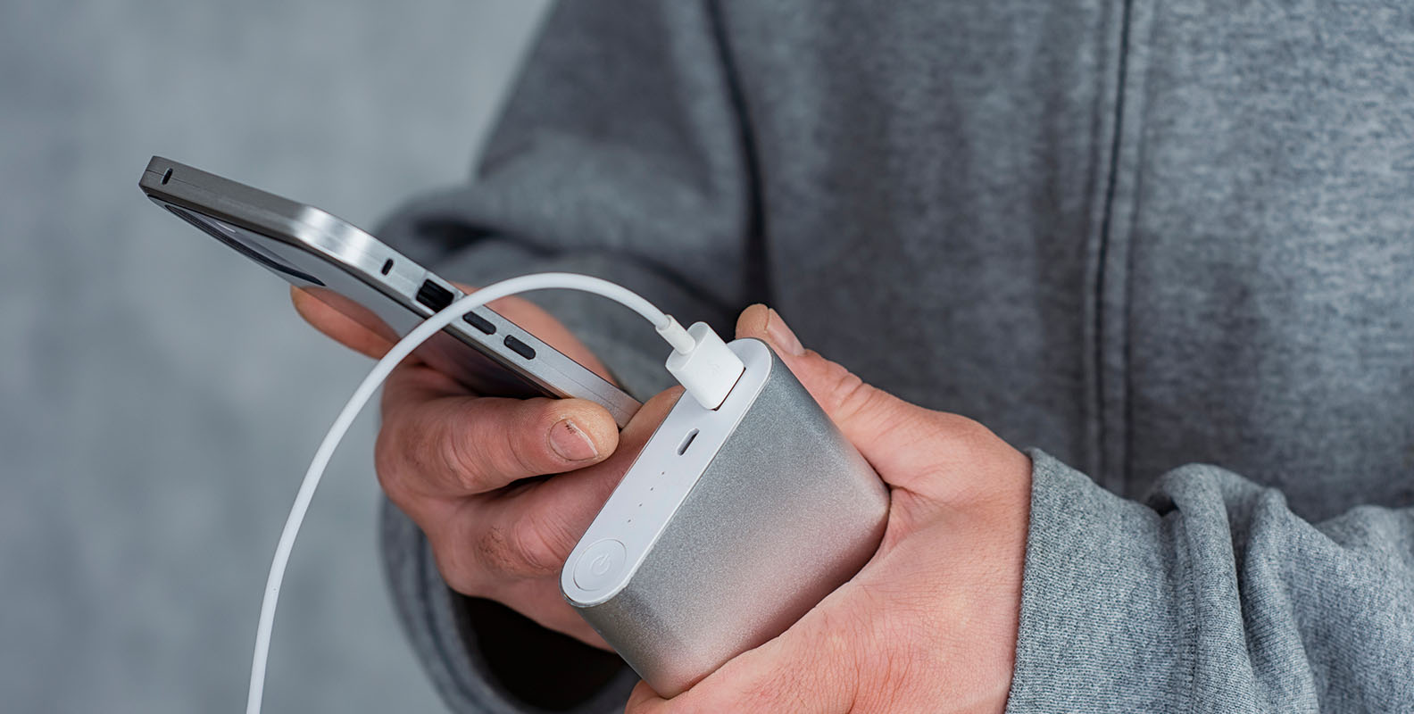 モバイルバッテリーの安全な使い方と注意点