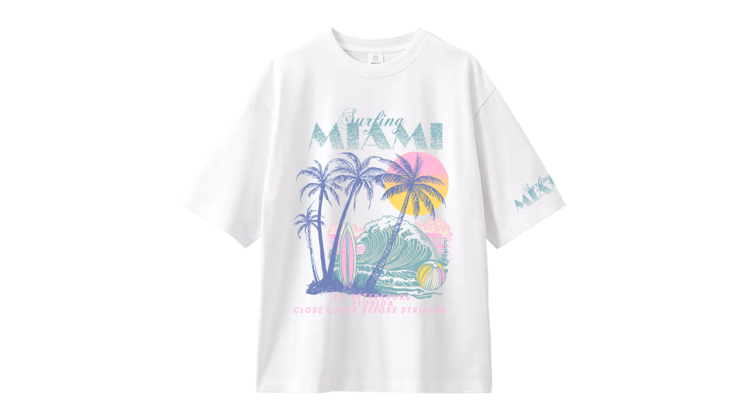 マイアミデザインの白いTシャツ