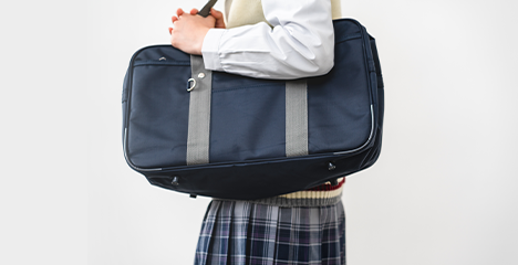 通勤や通学時の荷物入れとして活用